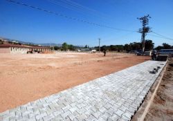 Gedizde Oto Galericiler Sitesi İnşaatı Hızla Devam Ediyor