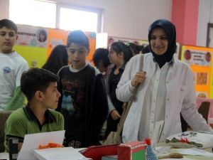 Refika Küçükçalık Ortaokulu Bilim Fuarı Ziyaretçilerini Bekliyor