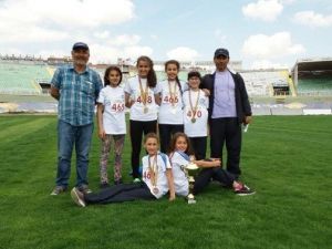 Atletizmde Geleceğin Yıldızları Şampiyonluğa Koşuyor