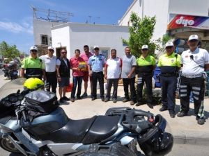 Bodrum’da Trafik Ekipleri Önce Ceza Kesti Sonra Kask Hediye Etti