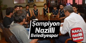 Şampiyonlar kupalarını Başkan Alıcık’a teslim ettiler