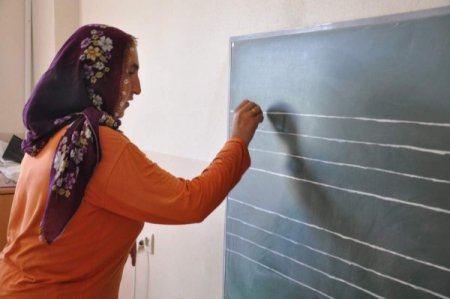 57 yaşında okuma yazma &ouml;ğrenen m&uuml;cadeleci teyzenin babasına yazdığı duygu dolu mektup 13