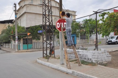 85 SOKAĞA TRAFİK IŞIKLARI KONULDU