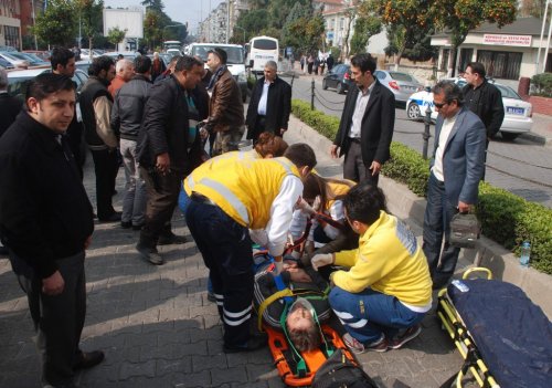 Açılan Kapıya Çarpan Motosiklet Sürücü Yaralandı