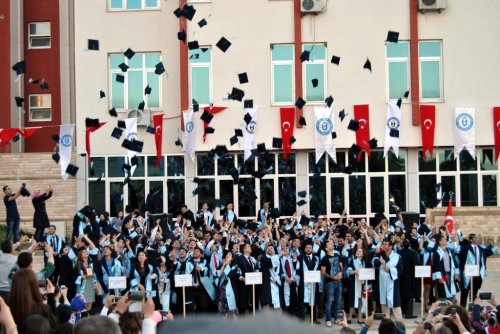 Adü’nün Ziraatçıları Mezuniyeti Buruk Karşıladı