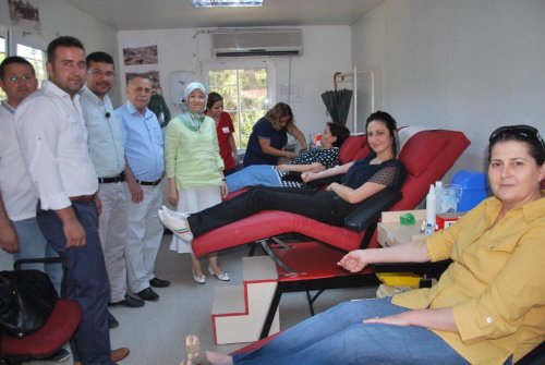AK Kadınlar’dan Kan Bağış Kampanyasına Destek