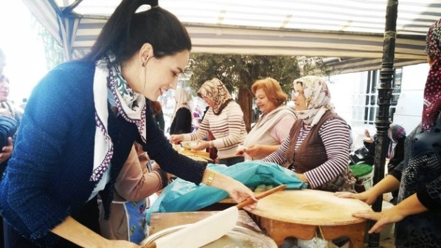 ak-parti-li-kadinlar-ogrenciler-icin-duzenlen-8963438_o-001.jpg