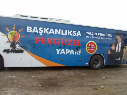 AK Partili Adayın Aracına Çirkin Saldırı