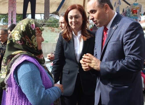 AK Partili akademisyen aday Oğurlu, kadınlarla bir araya geldi