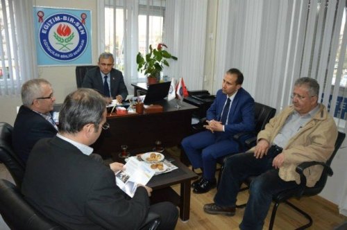 AK Parti’li Erürker Eğitim Bir-Sen'i ziyaret etti