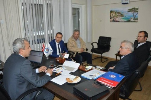 AK Parti’li Erürker Eğitim Bir-Sen'i ziyaret etti