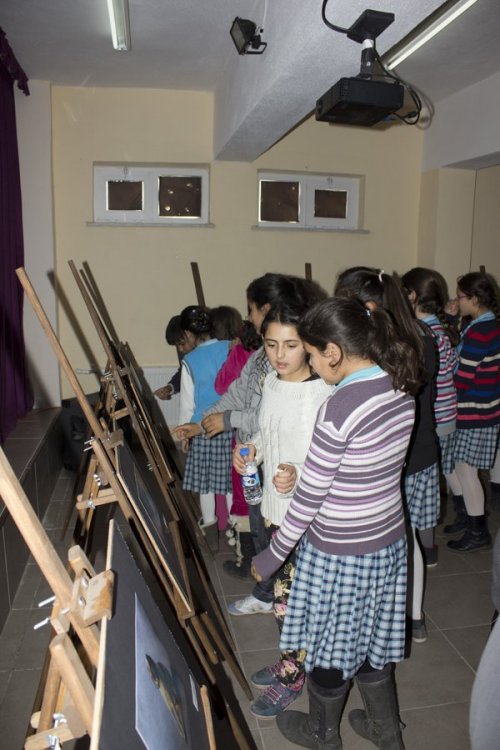 Akbük Cemal Ergenekon Ortaokulu’nda Fotoğraf Sergisi
