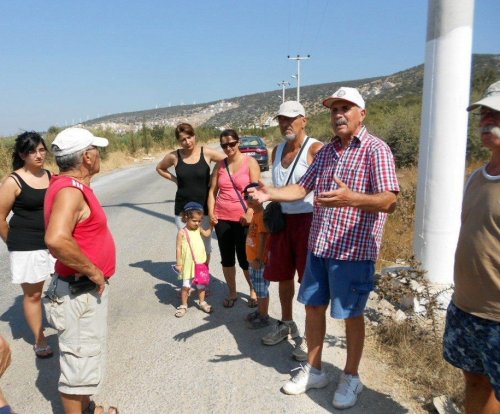 Akbük'te Vatandaşlar Kanalizasyon Eylemi Yaptı