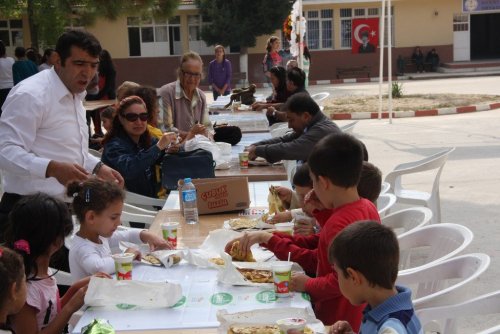 Akköy’de Okul İhtiyaçları İçin Gözleme Günü Yapıldı
