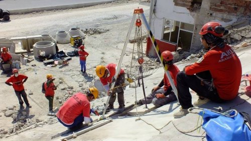 AKUT, Eğitim İçin Eski İtfaiye Binasını Yıktı