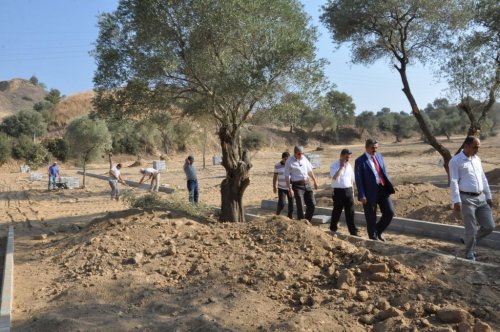 Alıcık, Mezarlık Çalışmalarını Yerinde İnceledi