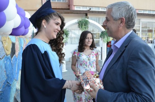 Anadolu Öğretmen Lisesi’nde Mezuniyet Sevinci