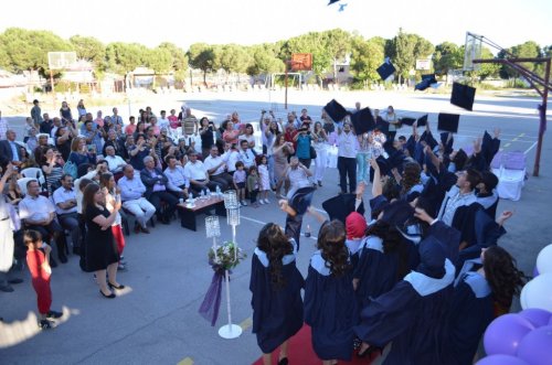 Anadolu Öğretmen Lisesi’nde Mezuniyet Sevinci