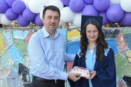 Anadolu Öğretmen Lisesi’nde Mezuniyet Sevinci