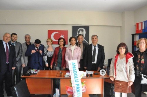 Anadolu Partisi Kuşadası ilçe binası açıldı