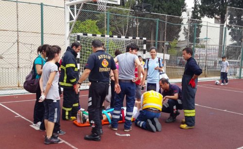 Antreman İçin Girdiği Okulda Ayağını Burkunca Mahsur Kaldı