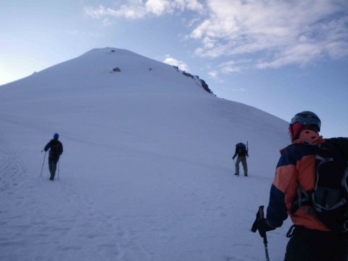 Aslı Alkış, Kazbek Dağı'nın zirvesine ulaştı