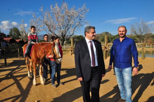 At Çiftliği Yoluna Parke Taşı Kaplanıyor