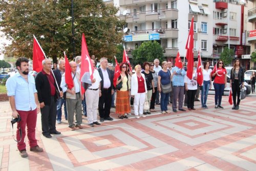 Atatürk Büstü ve Türk Bayrağı'na Yapılan Saldırlar Kınandı