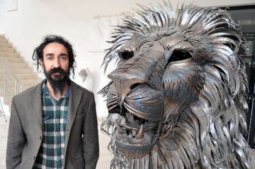 Atıklardan Yapılan 250 Kiloluk Dev Metal Arslan