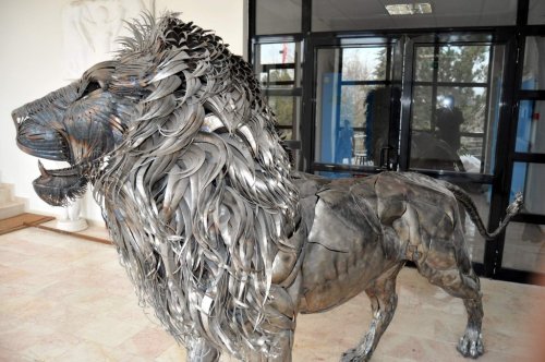 Atıklardan Yapılan 250 Kiloluk Dev Metal Arslan