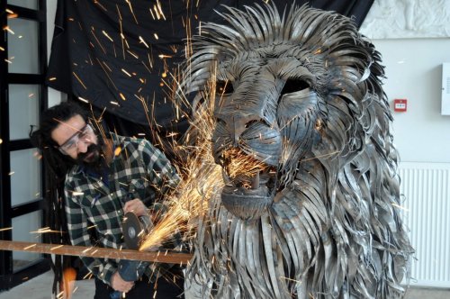 Atıklardan Yapılan 250 Kiloluk Dev Metal Arslan