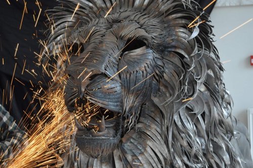 Atıklardan Yapılan 250 Kiloluk Dev Metal Arslan