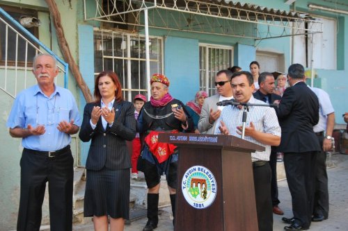 Aydın Belediyesi İki Köye Bayrak Direği Diktirdi