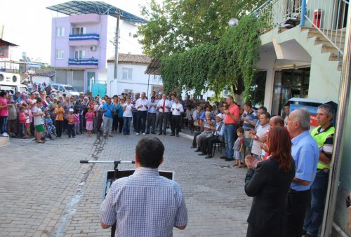Aydın Belediyesi İki Köye Bayrak Direği Diktirdi