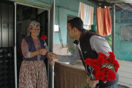 Aydın Büyükşehir Belediyesi Anneleri Unutmadı