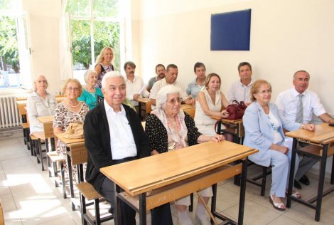 AYDIN LİSESİ'NE MEZUNUNDAN ANLAMLI BAĞIŞ