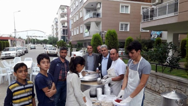 aydin-memurkent-sitesi-sehitler-icin-el-ele-v-8961231_o.jpg