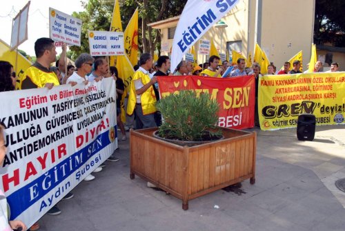 Aydın’da Eğitim-Sen Üyesi Öğretmenler İş Bıraktı