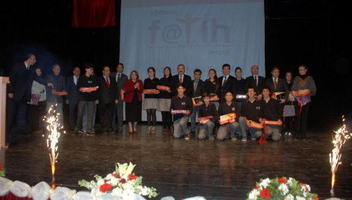 Aydın'da Fatih Projesi Kapsamında 900 Tablet Dağıtıldı