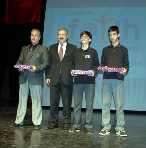 Aydın'da Fatih Projesi Kapsamında 900 Tablet Dağıtıldı