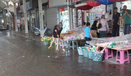 Aydın’da Yağış Hayatı Felç Etti