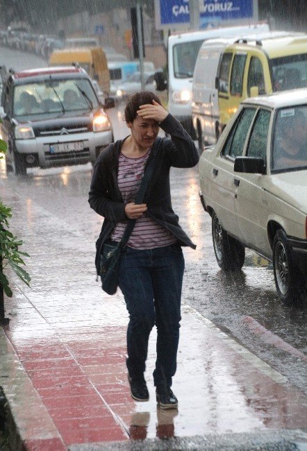 Aydın’da Yağış Hayatı Felç Etti