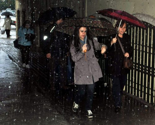 Aydın’da Yağış Sokakları Göle Çevirdi