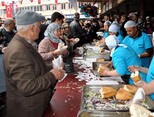 Aydınlı 5 Ton Hamsiyle Şölen Yaptı
