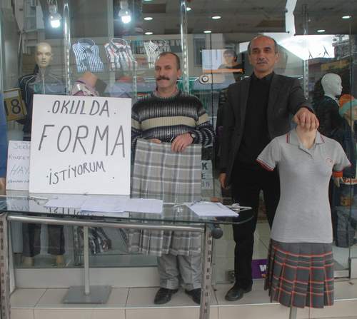 aydinli-esnaf-‘okulda-forma-istiyorum-kampanyasi’-baslatti-(2).jpg