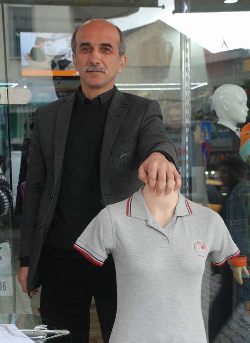 aydinli-esnaf-‘okulda-forma-istiyorum-kampanyasi’-baslatti-(3).jpg