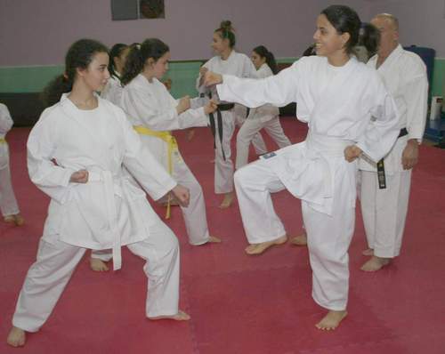 aydinli-kizlari-karate-meraki-sardi.jpg