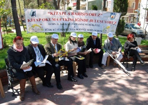Aydınlılar kitap okuma etkinliğine ilgi göstermedi