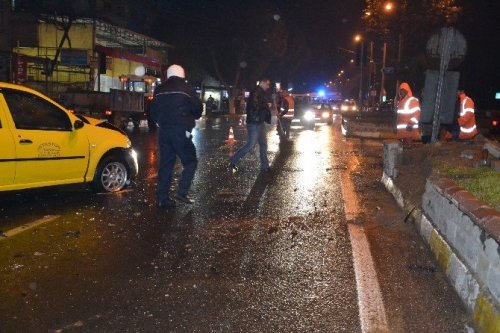 Babasının taksisiyle kaza yaptı: <span style=