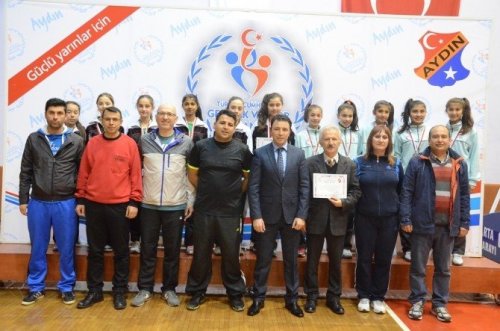 Badminton grup müsabakaları Aydın’da yapıldı